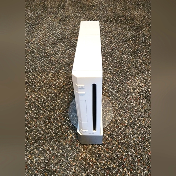 Nintendo Wii Console with Remote, Sensor Bar, AV Cable, AC Adapter & More - Picture 9 of 12